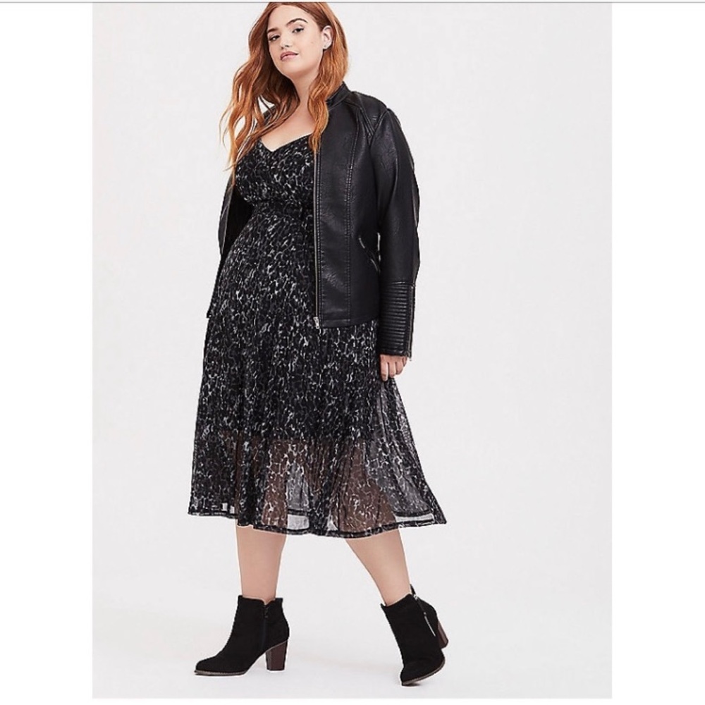 Torrid. Size: 2X. Cute and sexy dress!! - Picture 2 of 14